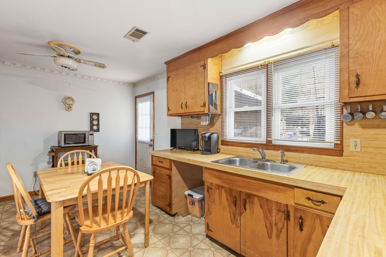 4744 Holbird Street Photo 9