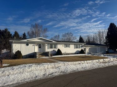 103 8th Street SW, Roseau, MN 56751