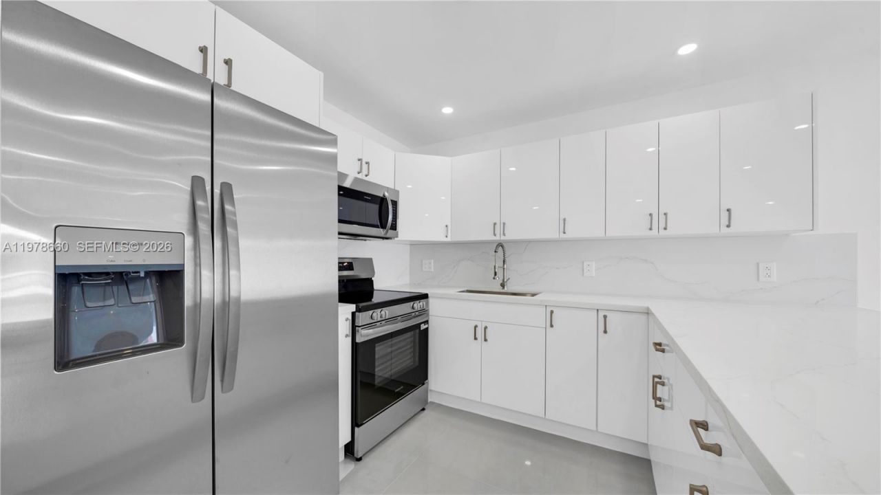 6070 W 19th Ave, Unit 315, Hialeah, FL 33012 Photo