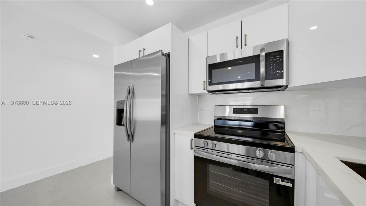 6070 W 19th Ave, Unit 315, Hialeah, FL 33012 Photo