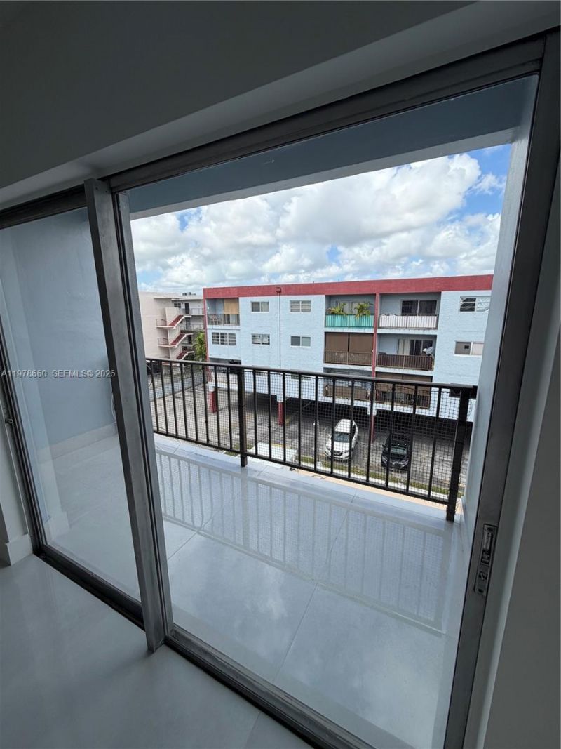 6070 W 19th Ave, Unit 315, Hialeah, FL 33012 Photo
