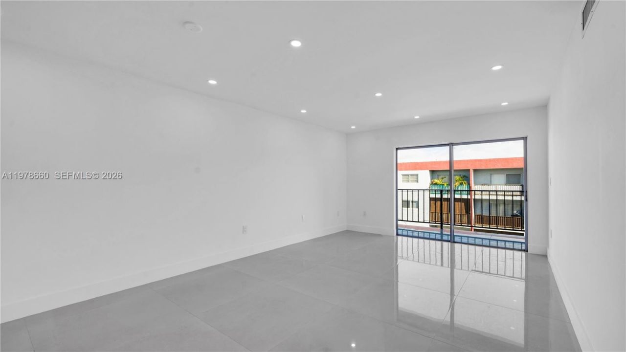 6070 W 19th Ave, Unit 315, Hialeah, FL 33012 Photo