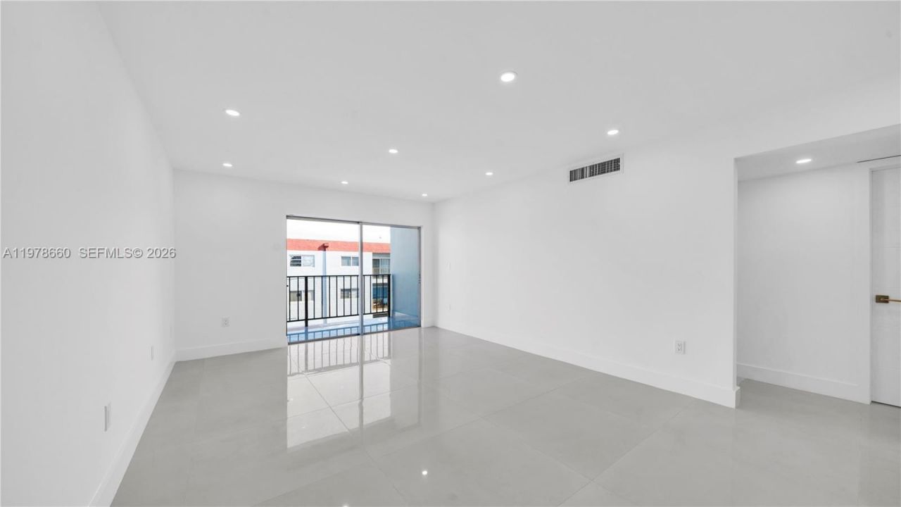 6070 W 19th Ave, Unit 315, Hialeah, FL 33012 Photo