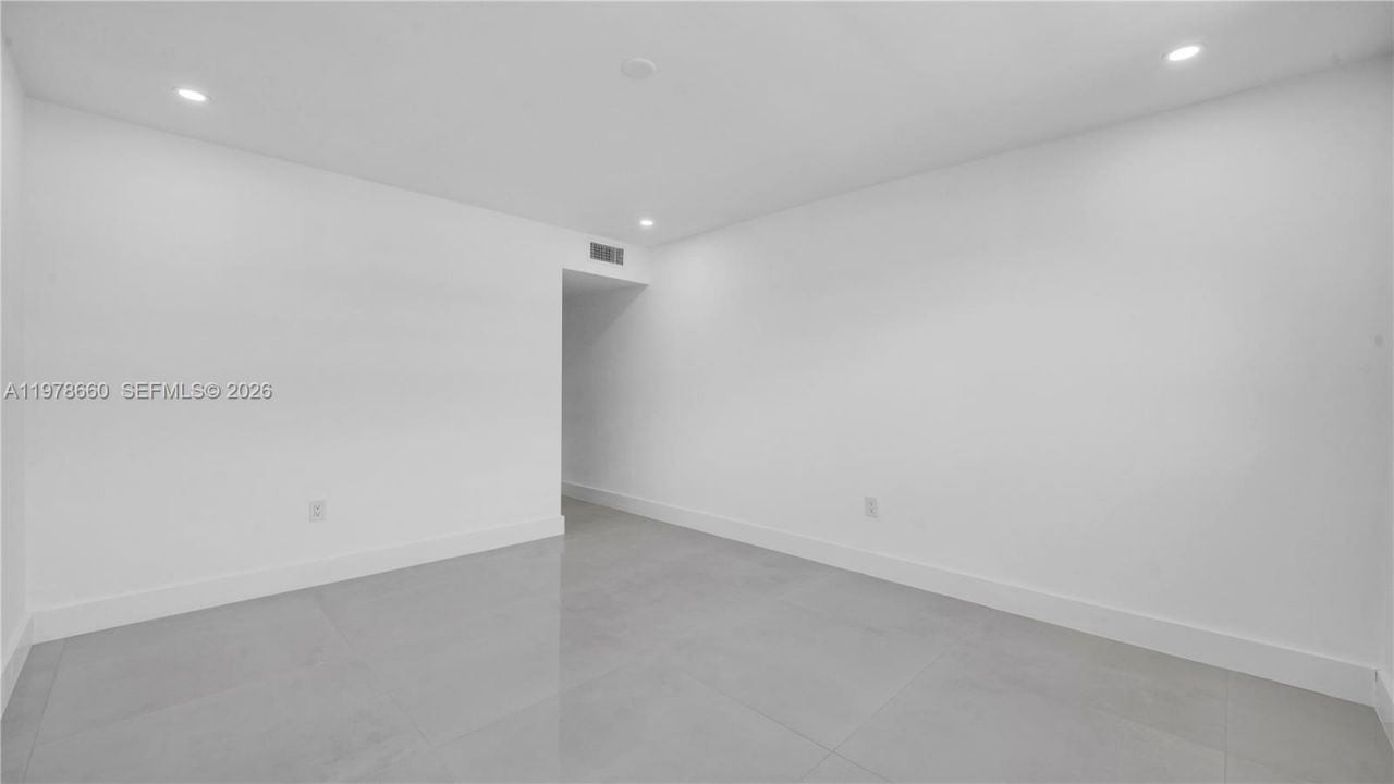 6070 W 19th Ave, Unit 315, Hialeah, FL 33012 Photo