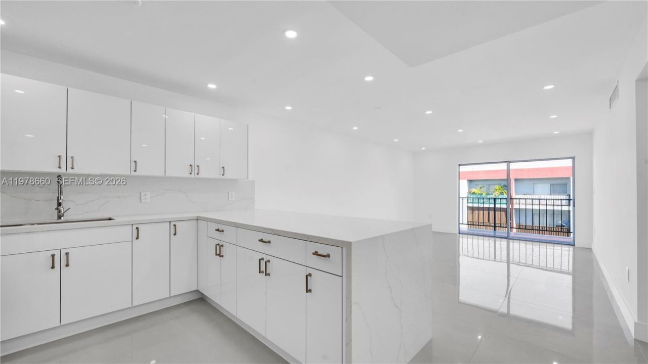 6070 W 19th Ave, Unit 315, Hialeah, FL 33012 Photo