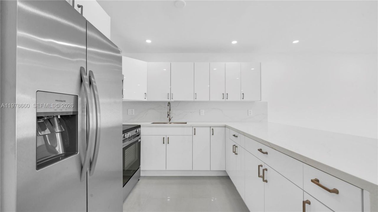 6070 W 19th Ave, Unit 315, Hialeah, FL 33012 Photo