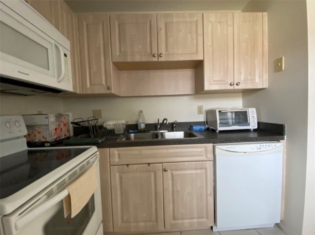 36 Pine Arbor Lane, Unit 202, Vero Beach, FL 32962 Photo