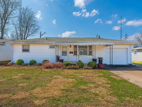 1037 N MADISON Street, Lincoln, IL 62656