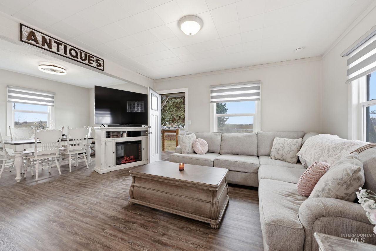 9762 Deer Flat Rd primary photo