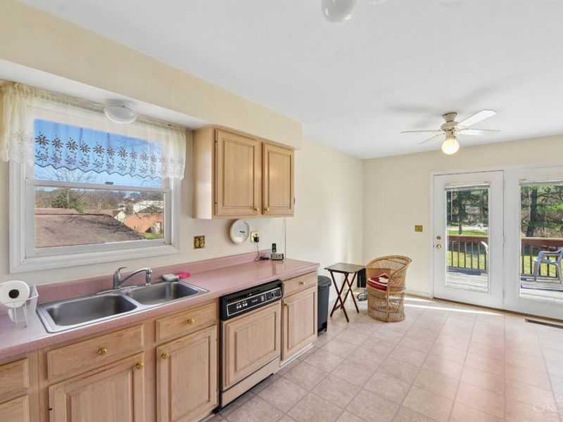 4467 Oakville Drive, Cincinnati, OH 45211 Photo 7