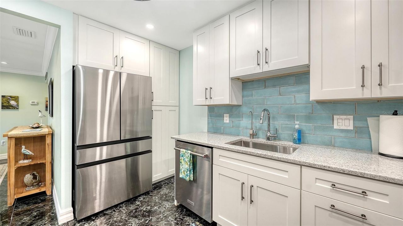 1200 East Peppertree Lane, Unit 302, Sarasota, FL 34242 Photo