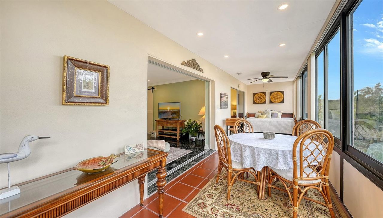 1200 East Peppertree Lane, Unit 302, Sarasota, FL 34242 Photo