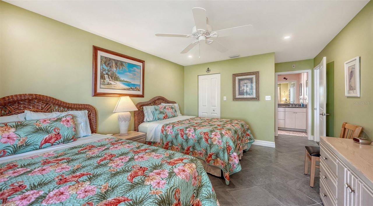 1200 East Peppertree Lane, Unit 302, Sarasota, FL 34242 Photo