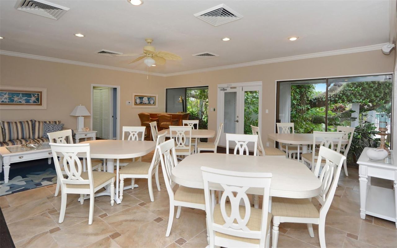 1200 East Peppertree Lane, Unit 302, Sarasota, FL 34242 Photo