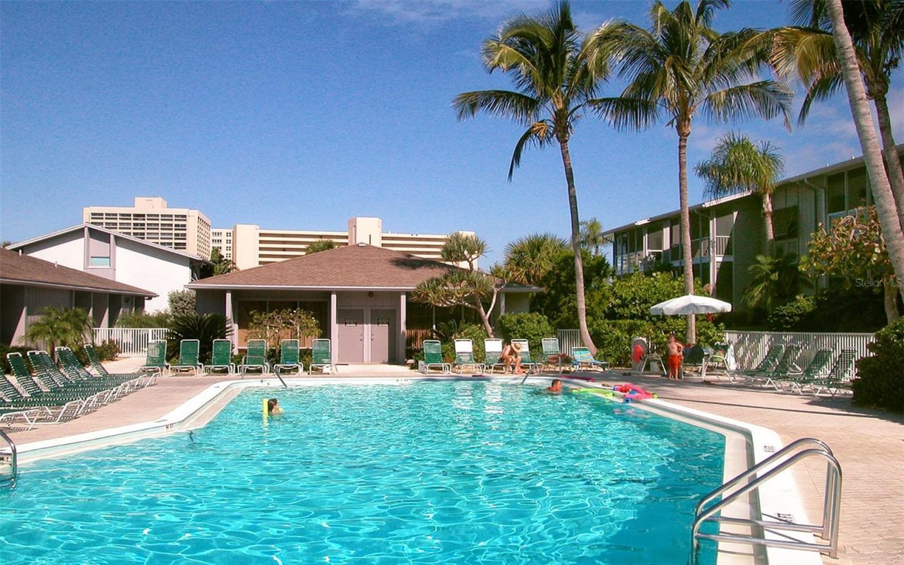 1200 East Peppertree Lane, Unit 302, Sarasota, FL 34242 Photo