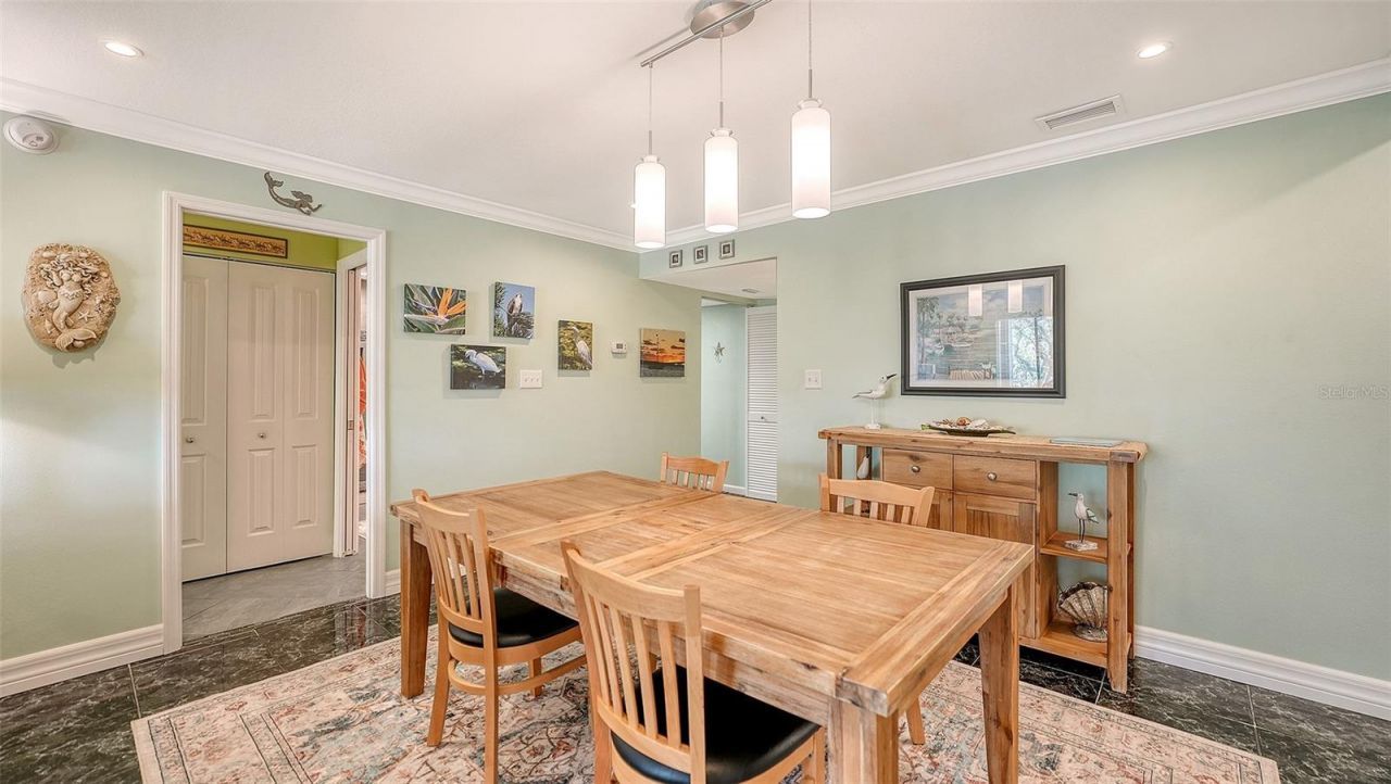 1200 East Peppertree Lane, Unit 302, Sarasota, FL 34242 Photo