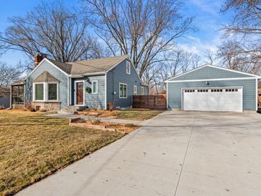 1801 Chatsworth Street N, Roseville, MN 55113