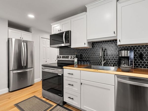 555 Calef Road, Unit 4, Manchester, NH 03103