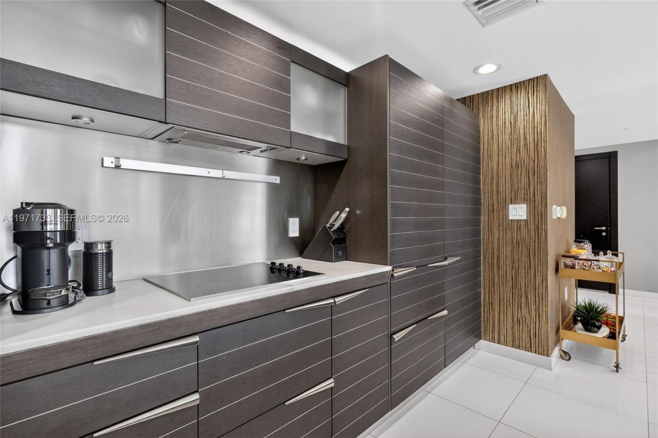 200 Biscayne Boulevard Way, Unit 1108, Miami, FL 33131 Photo