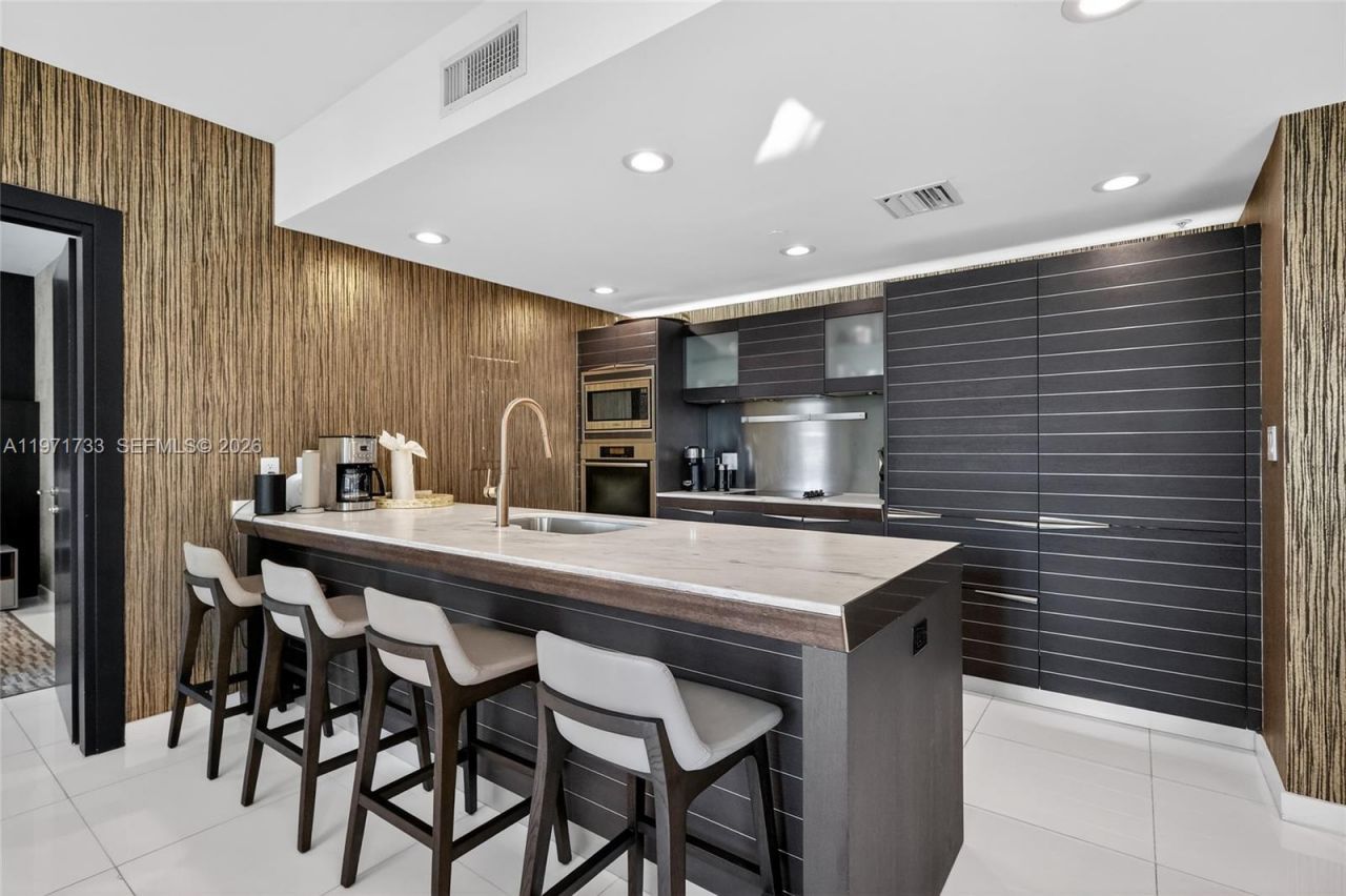 200 Biscayne Boulevard Way, Unit 1108, Miami, FL 33131 Photo