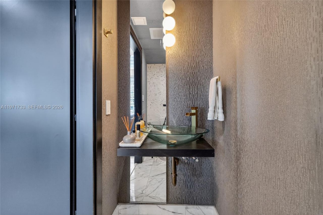 200 Biscayne Boulevard Way, Unit 1108, Miami, FL 33131 Photo