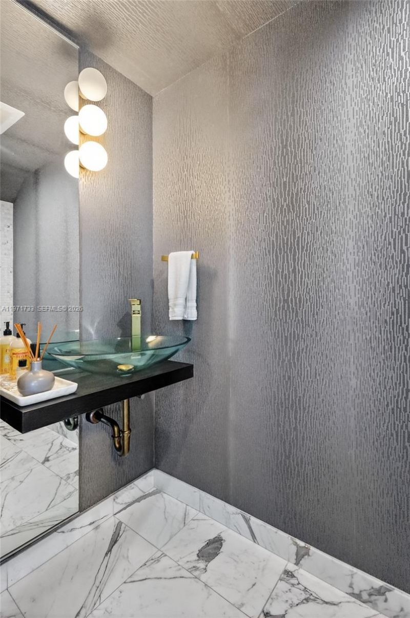 200 Biscayne Boulevard Way, Unit 1108, Miami, FL 33131 Photo