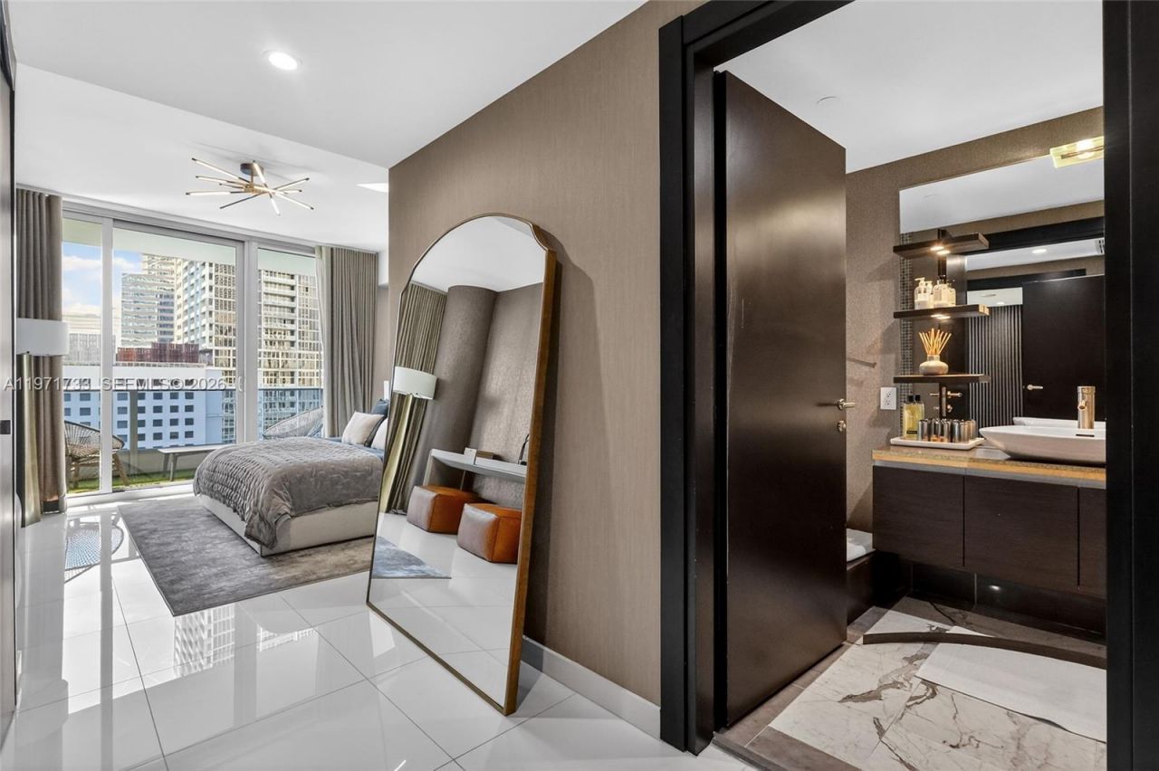 200 Biscayne Boulevard Way, Unit 1108, Miami, FL 33131 Photo