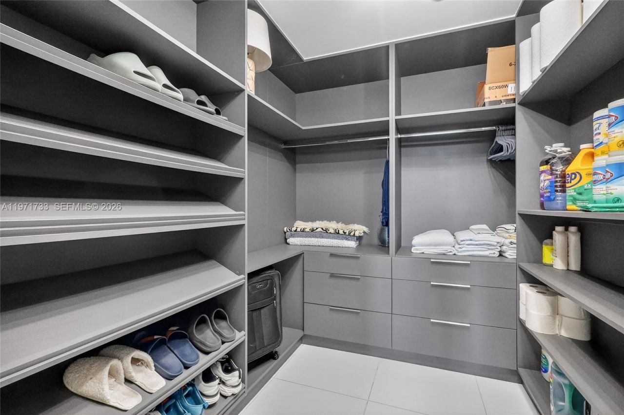 200 Biscayne Boulevard Way, Unit 1108, Miami, FL 33131 Photo