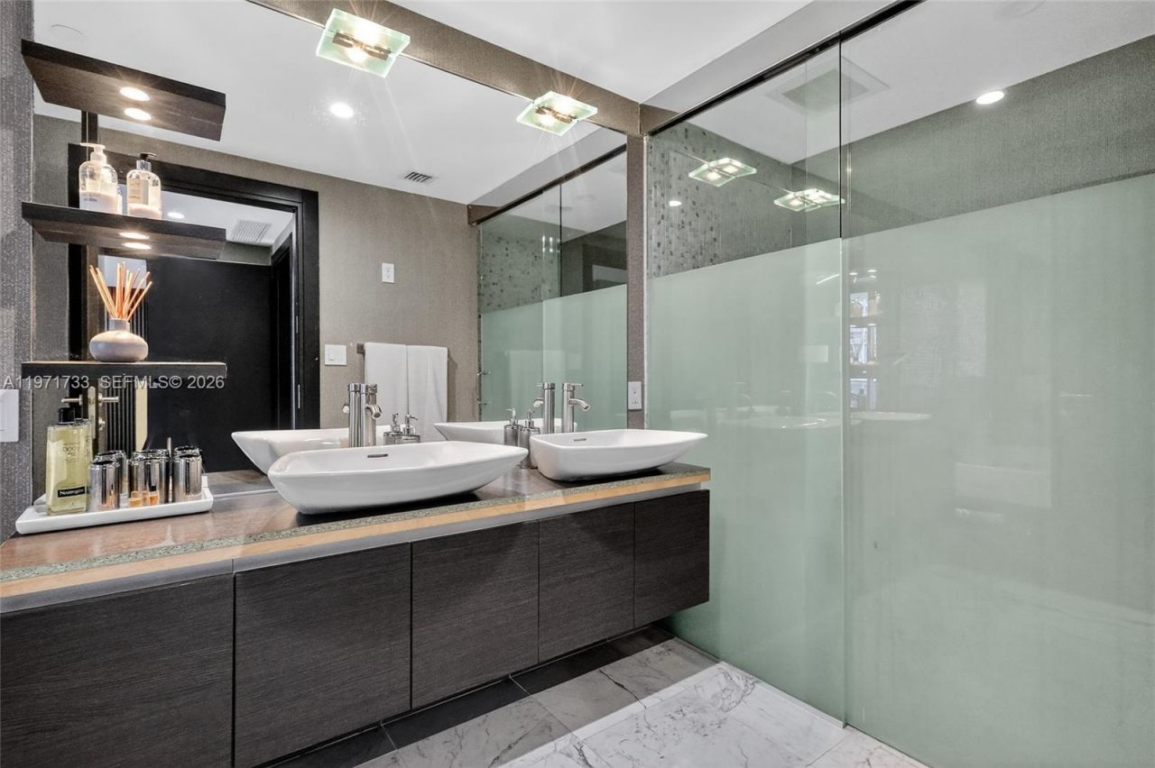 200 Biscayne Boulevard Way, Unit 1108, Miami, FL 33131 Photo