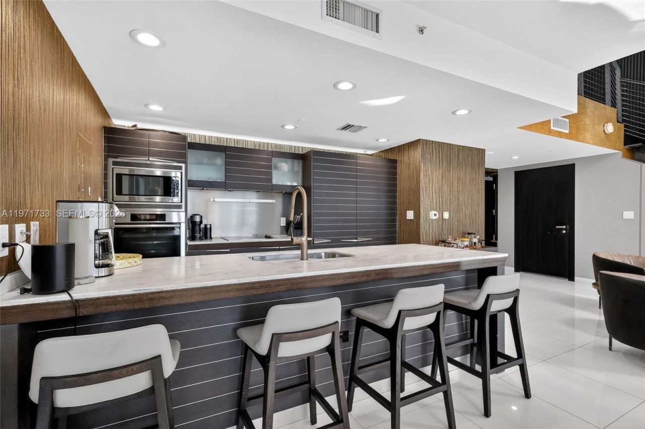 200 Biscayne Boulevard Way, Unit 1108, Miami, FL 33131 Photo