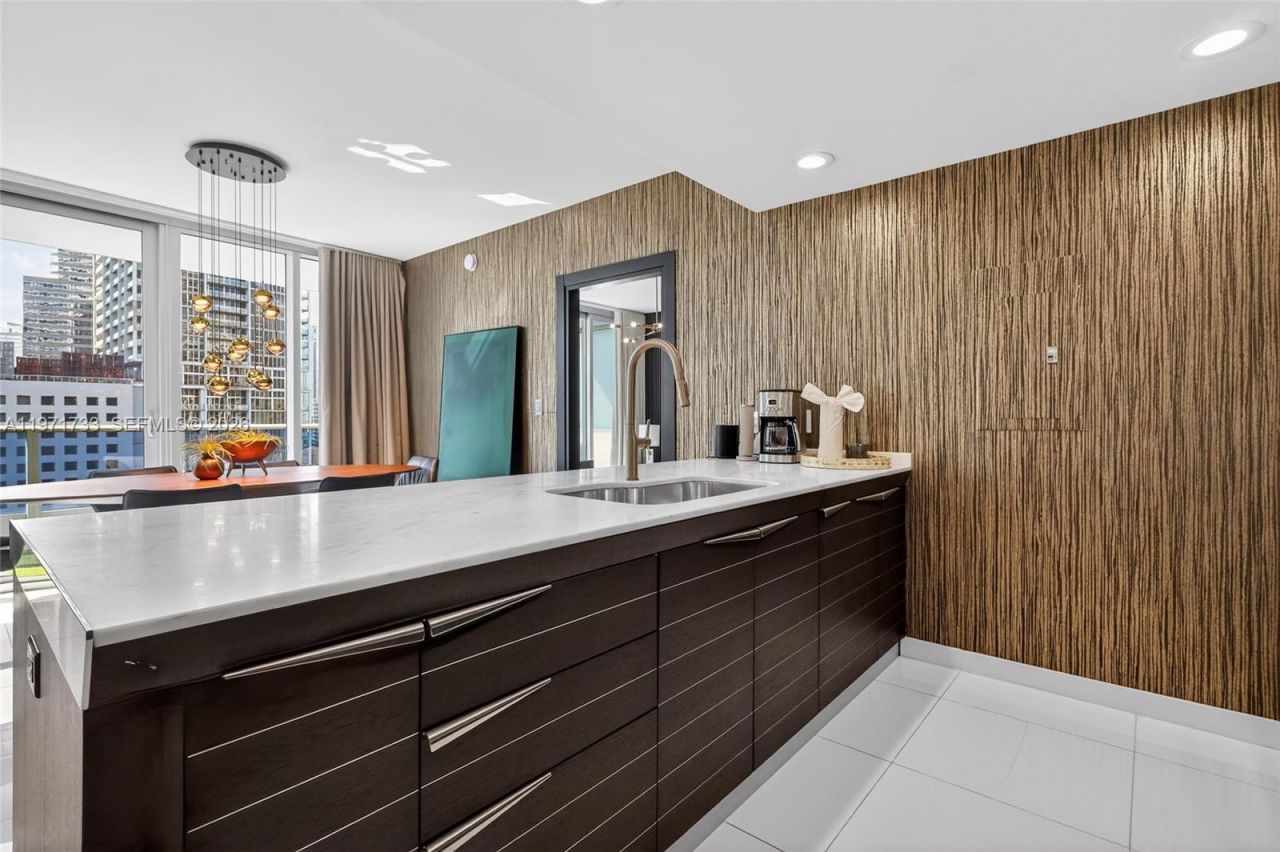 200 Biscayne Boulevard Way, Unit 1108, Miami, FL 33131 Photo