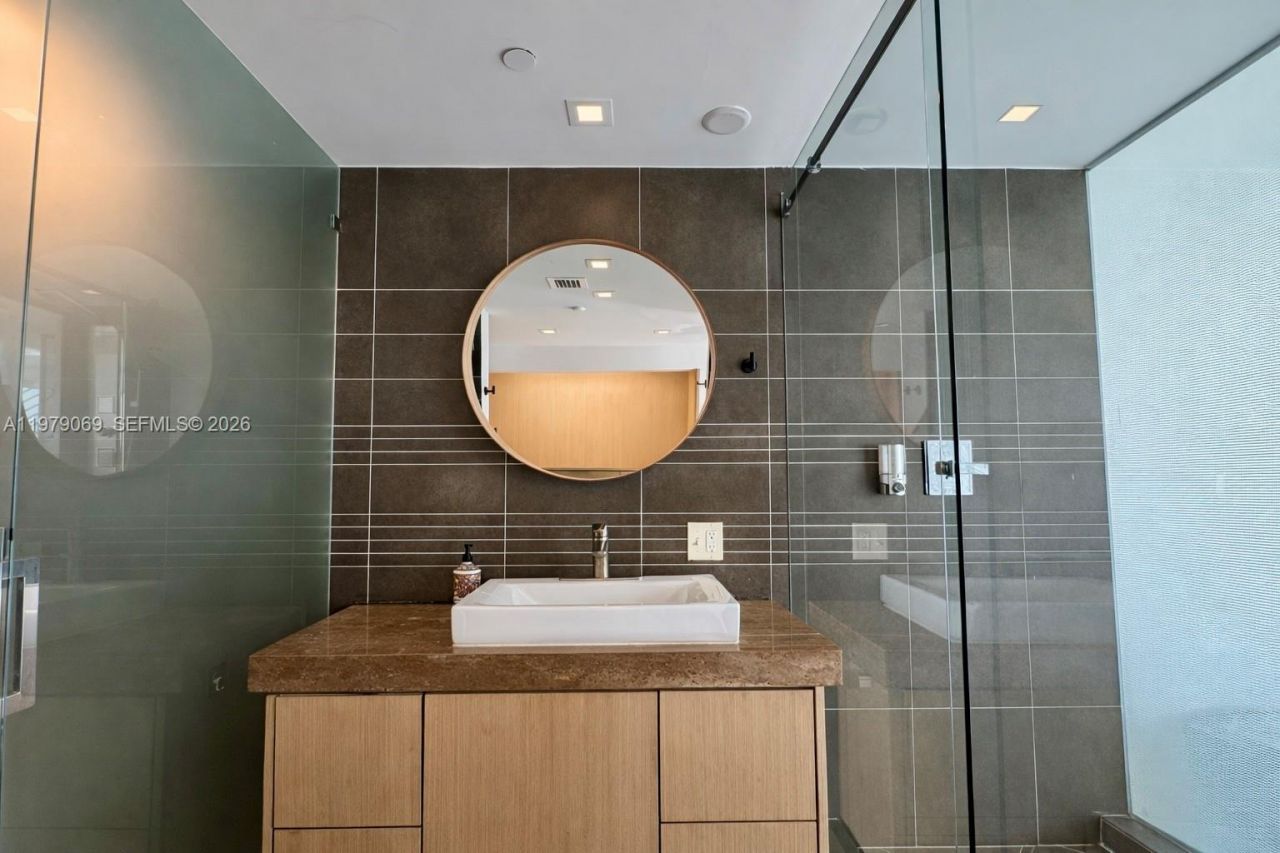 2155 Washington Ct, Unit 606, Miami Beach, FL 33139 Photo