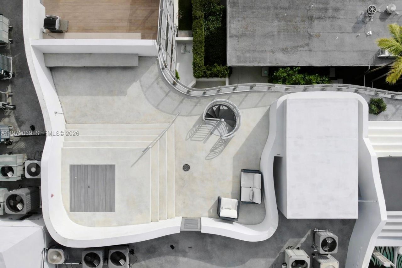 2155 Washington Ct, Unit 606, Miami Beach, FL 33139 Photo