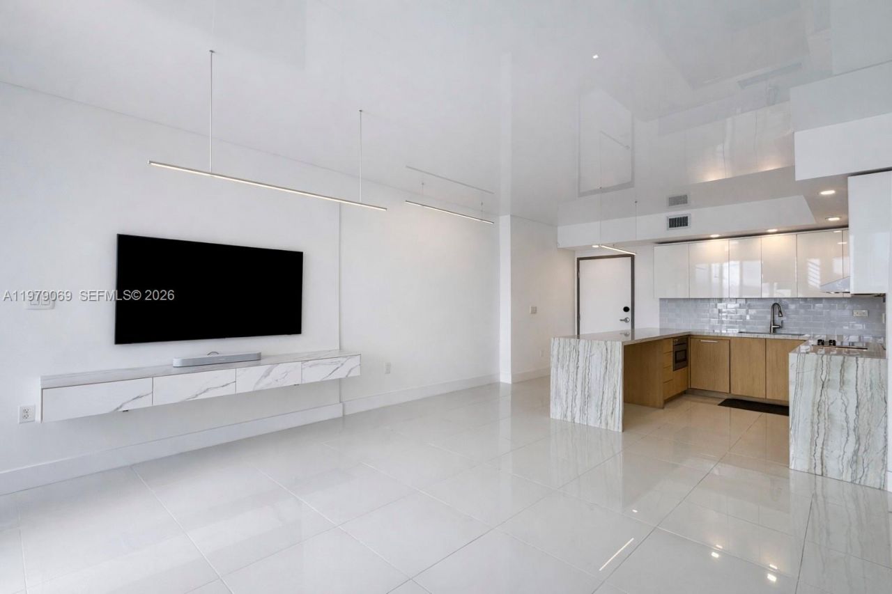 2155 Washington Ct, Unit 606, Miami Beach, FL 33139 Photo