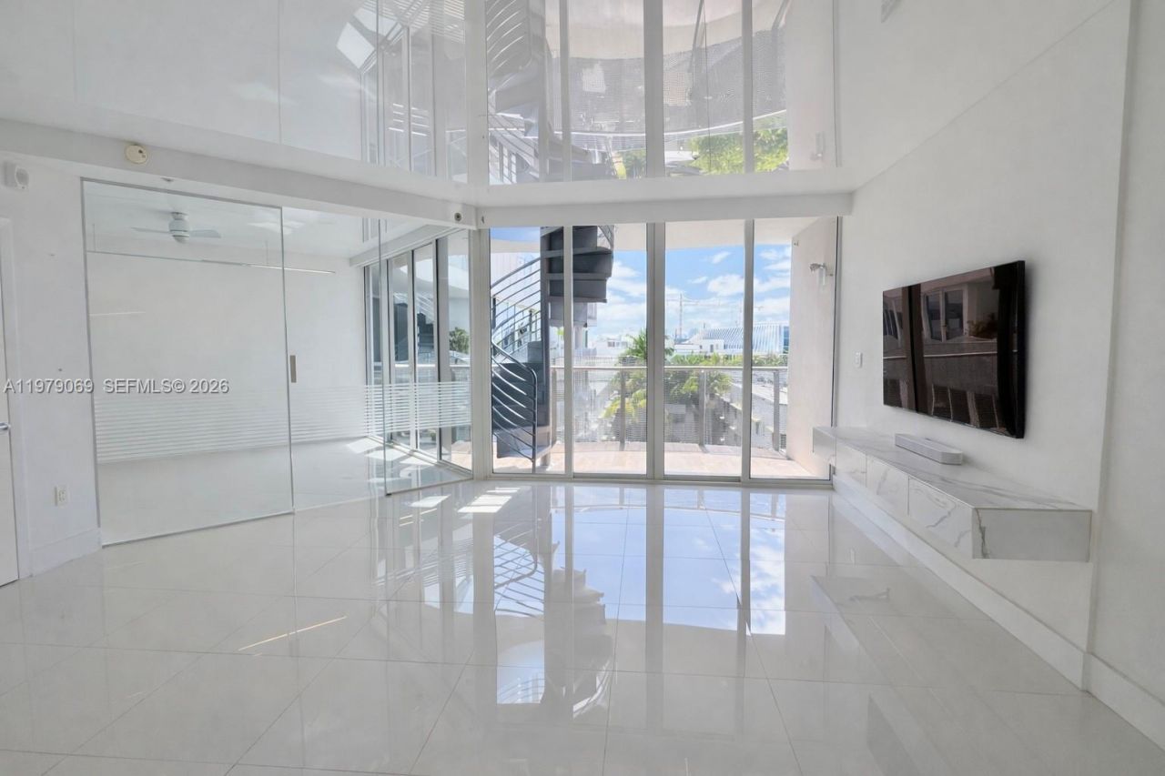 2155 Washington Ct, Unit 606, Miami Beach, FL 33139 Photo