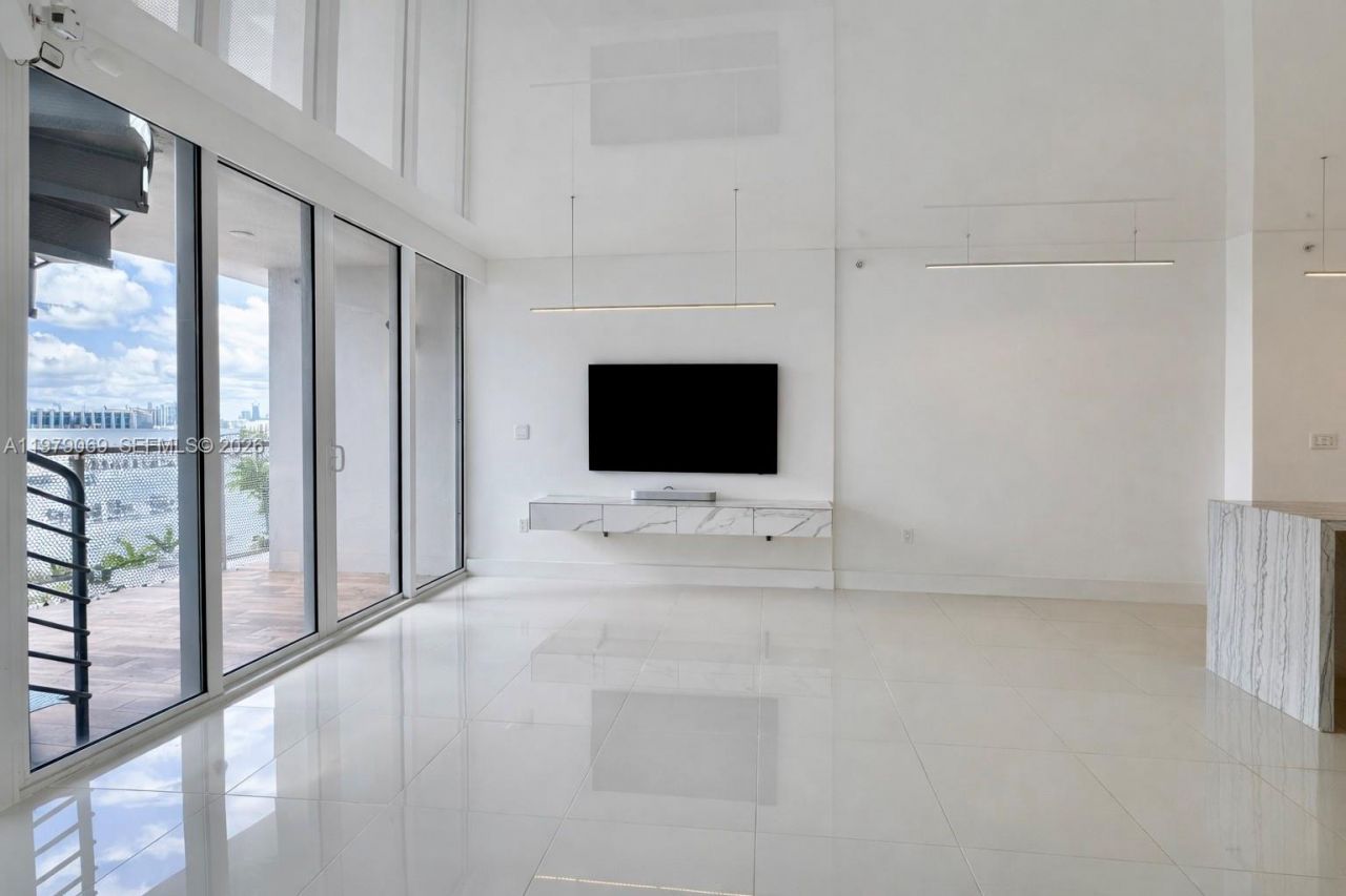 2155 Washington Ct, Unit 606, Miami Beach, FL 33139 Photo