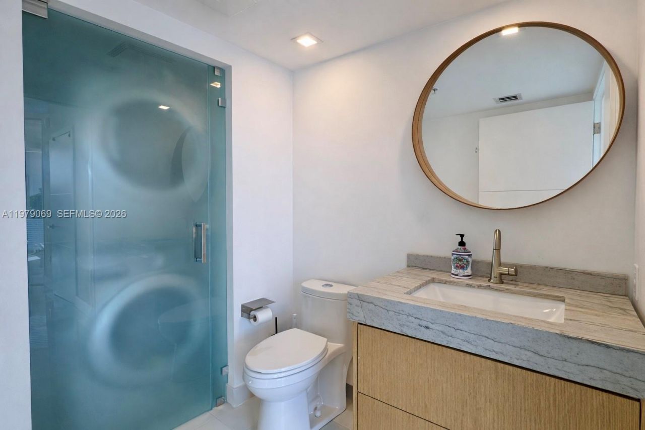 2155 Washington Ct, Unit 606, Miami Beach, FL 33139 Photo