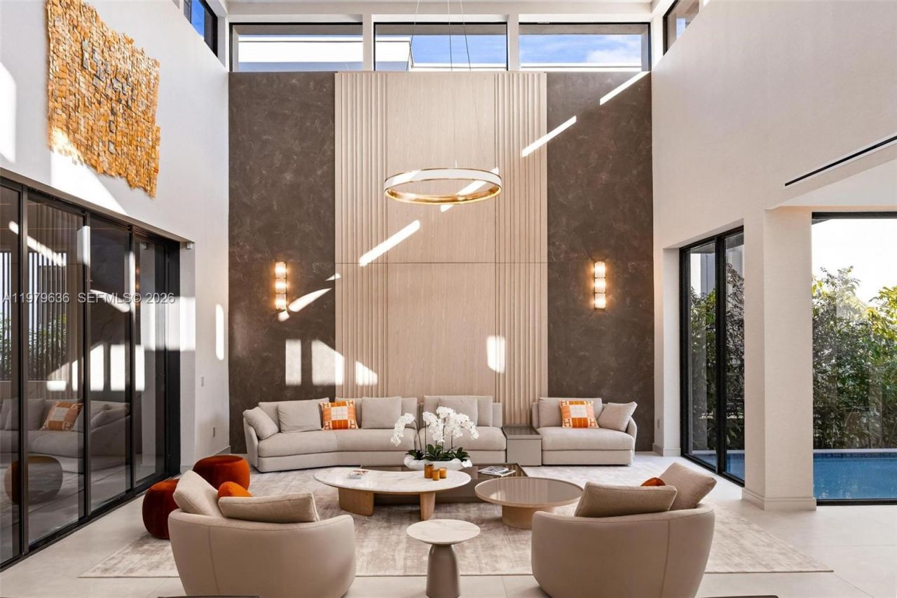 723 NE 77th St , Miami, FL 33138 Photo