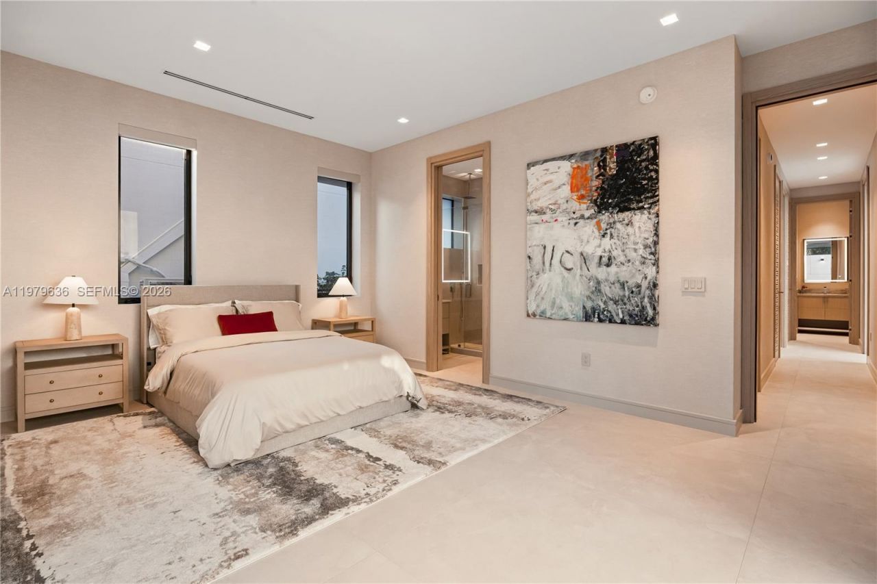 723 NE 77th St , Miami, FL 33138 Photo