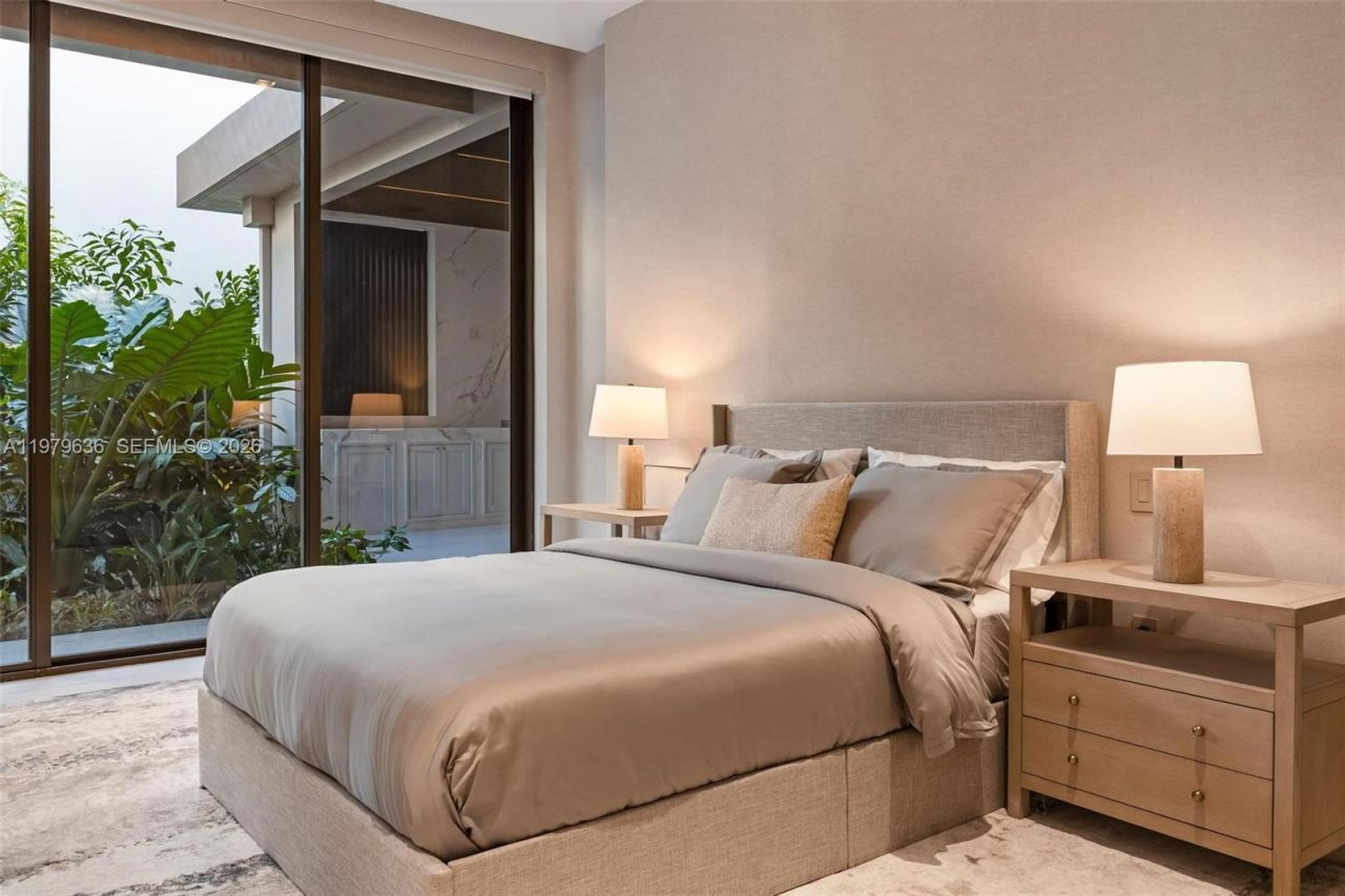 723 NE 77th St , Miami, FL 33138 Photo