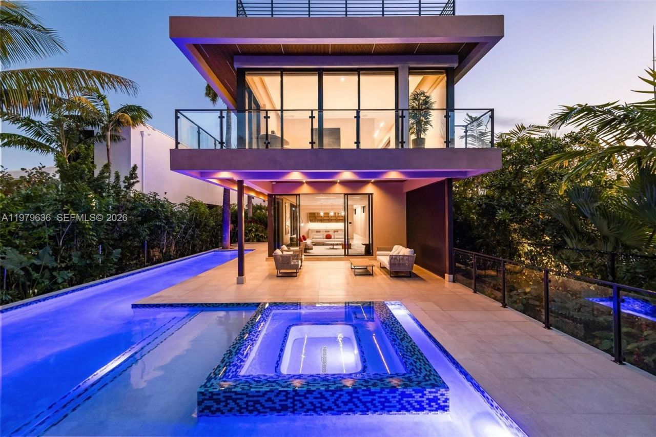 723 NE 77th St , Miami, FL 33138 Photo