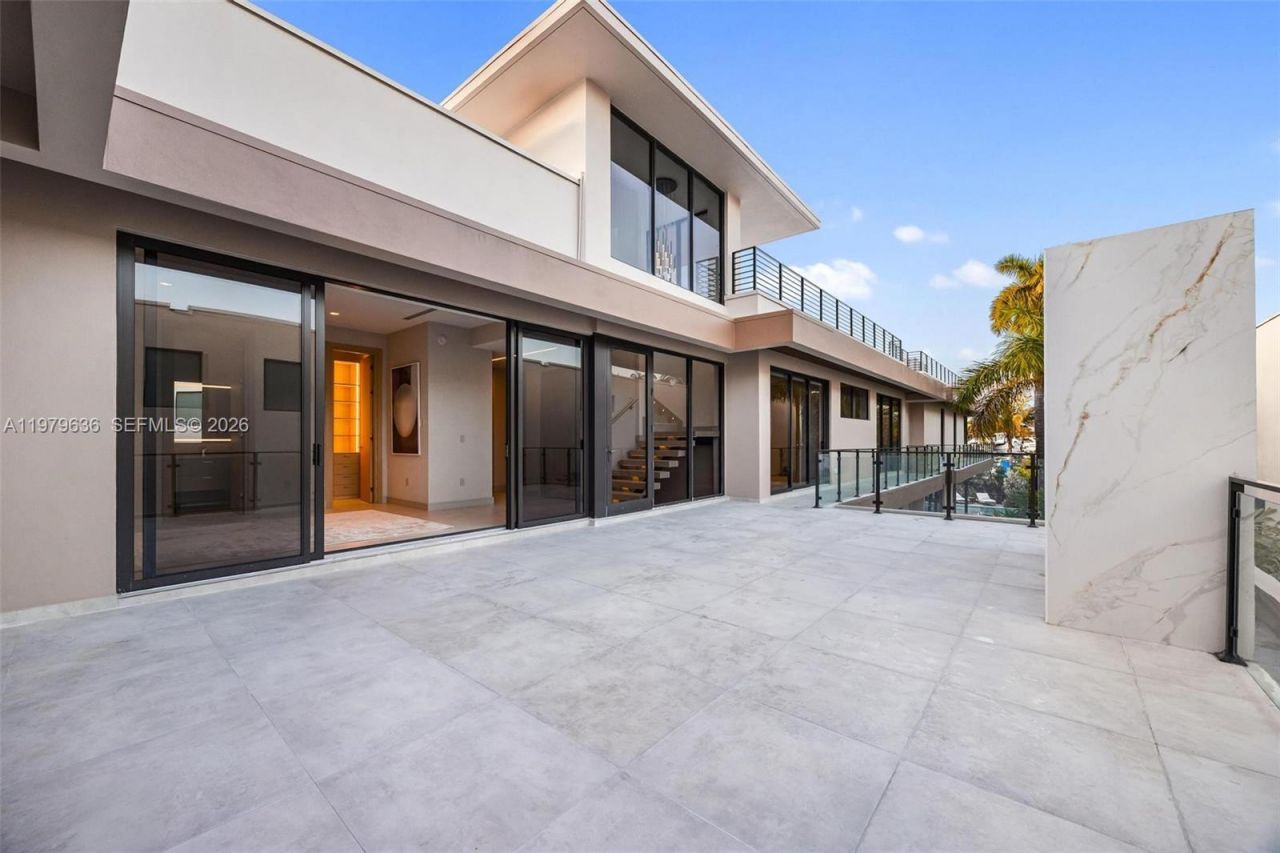 723 NE 77th St , Miami, FL 33138 Photo