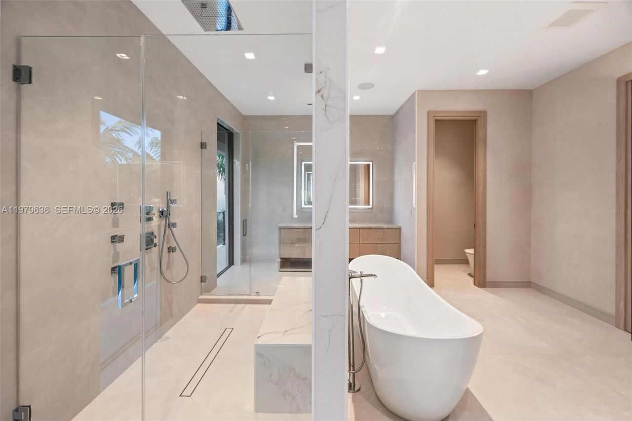 723 NE 77th St , Miami, FL 33138 Photo