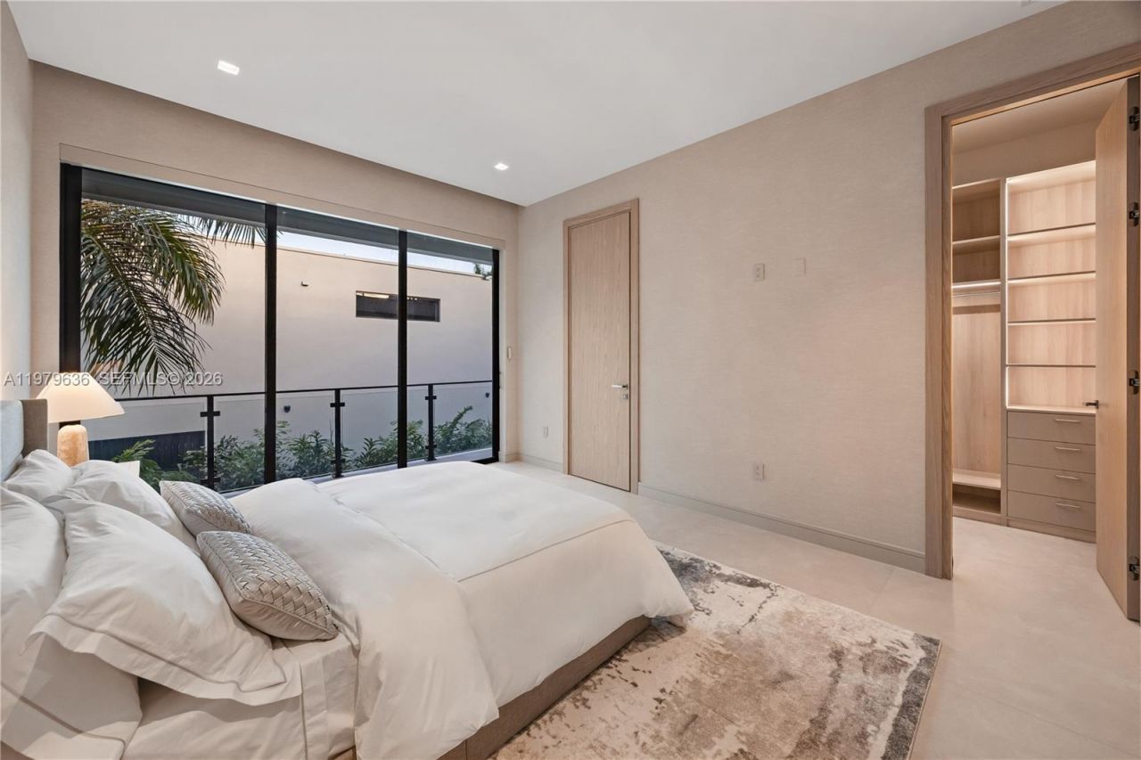 723 NE 77th St , Miami, FL 33138 Photo