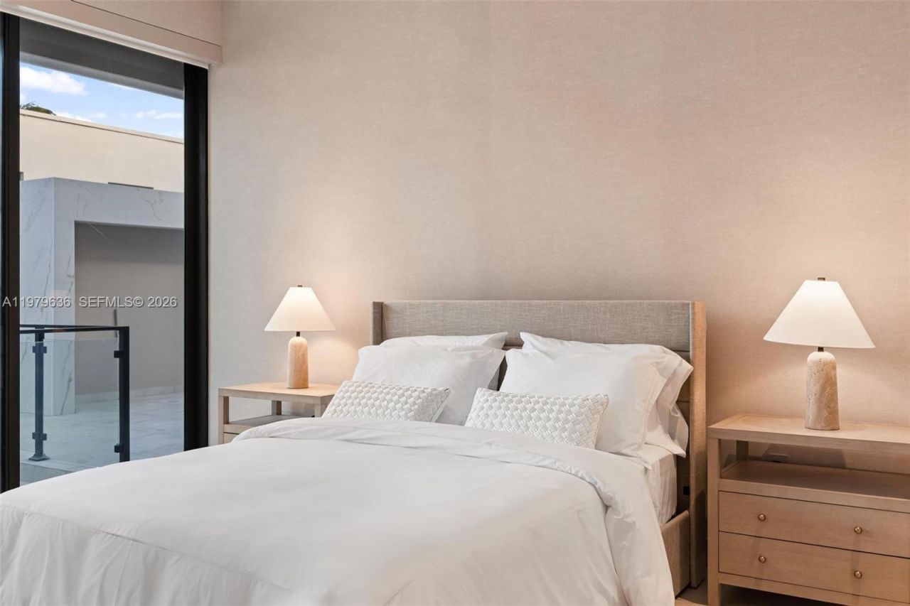 723 NE 77th St , Miami, FL 33138 Photo