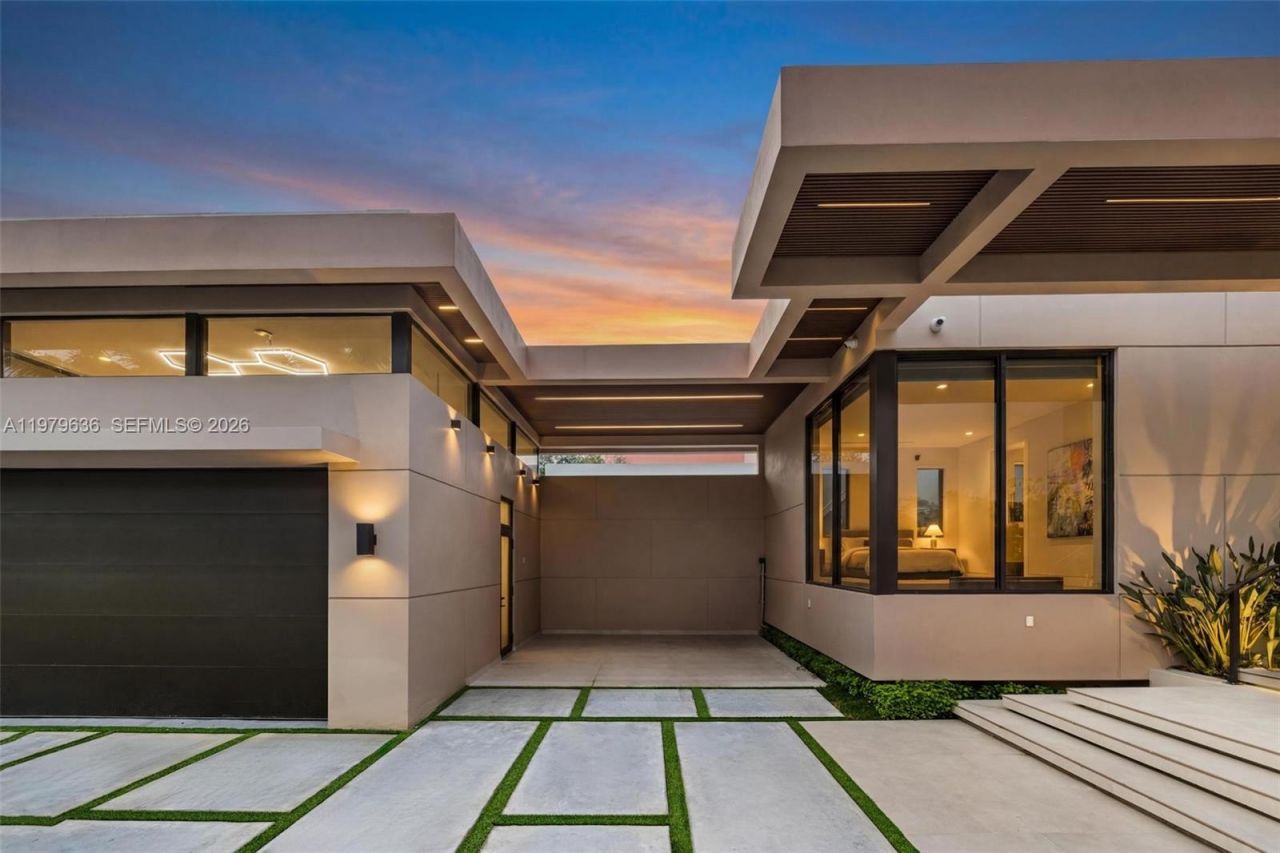 723 NE 77th St , Miami, FL 33138 Photo