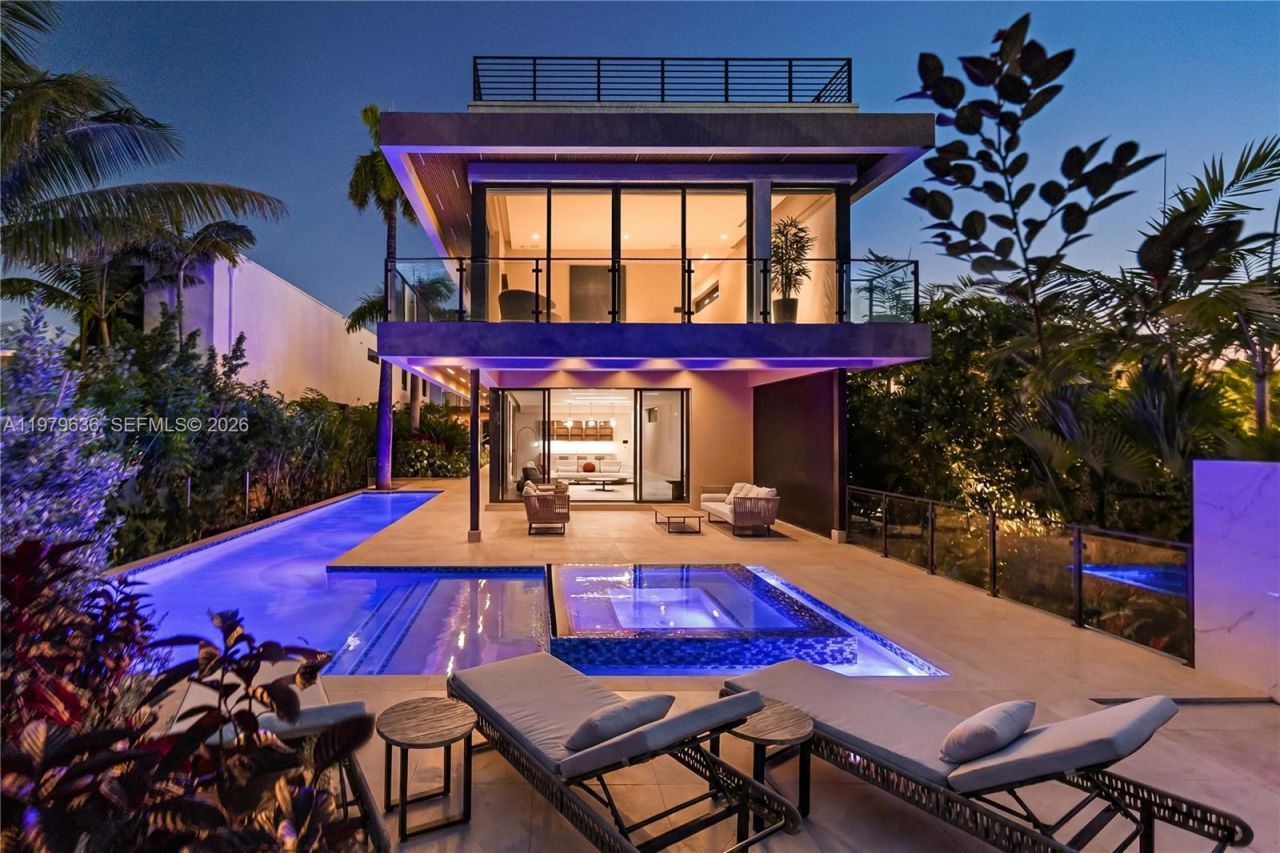 723 NE 77th St , Miami, FL 33138 Photo