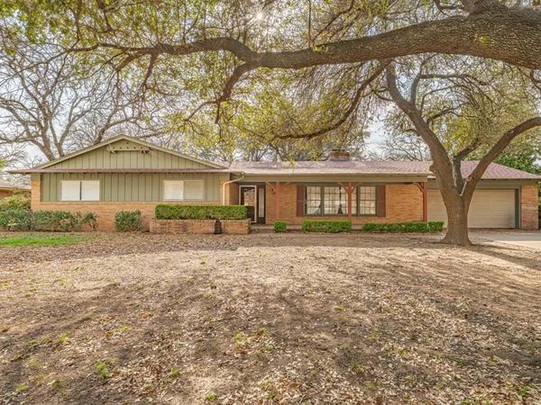 980 N Harbin Drive, Stephenville, TX 76401