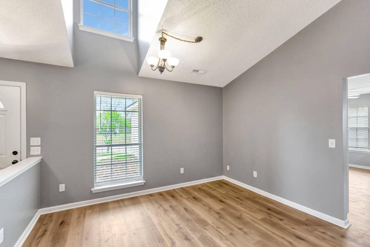 8565 Brookforest Drive Photo 10