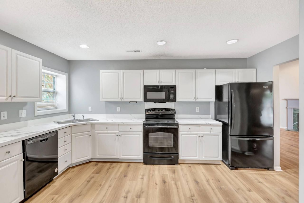 8565 Brookforest Drive Photo 12